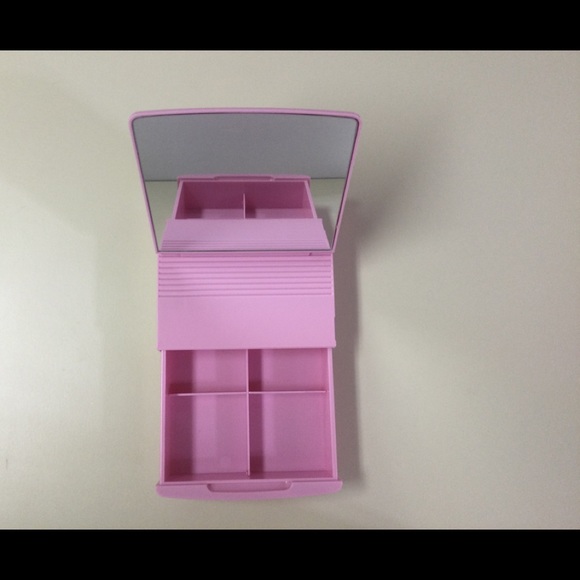 Hello Kitty Mirror Makeup/Jewelry Chest - Picture 5 of 6